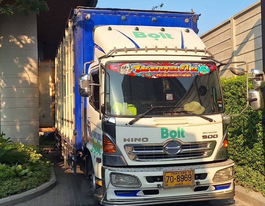 6ล้อรับจ้างขนของนครพนม บริการขนย้ายครบวงจร โทร 081 170 6533