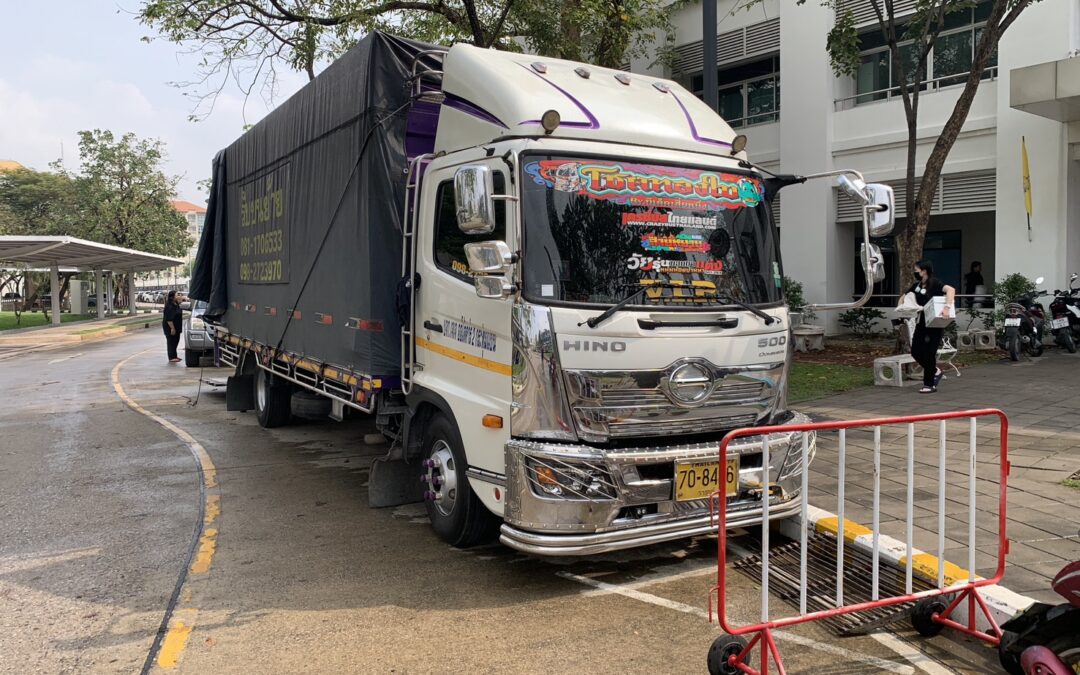 6ล้อรับจ้างลาดพร้าว บริการขนย้ายครบวงจร โทร 0811706533